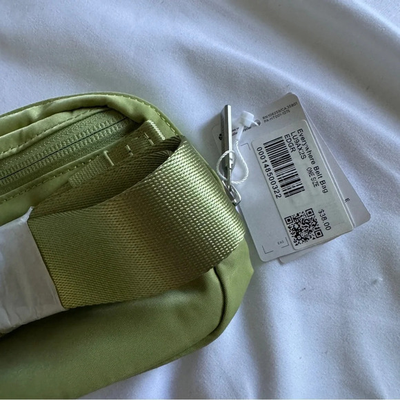 🆕💚 Lululemon Everywhere Belt Bag - Edamame Green - Picture 7 of 7